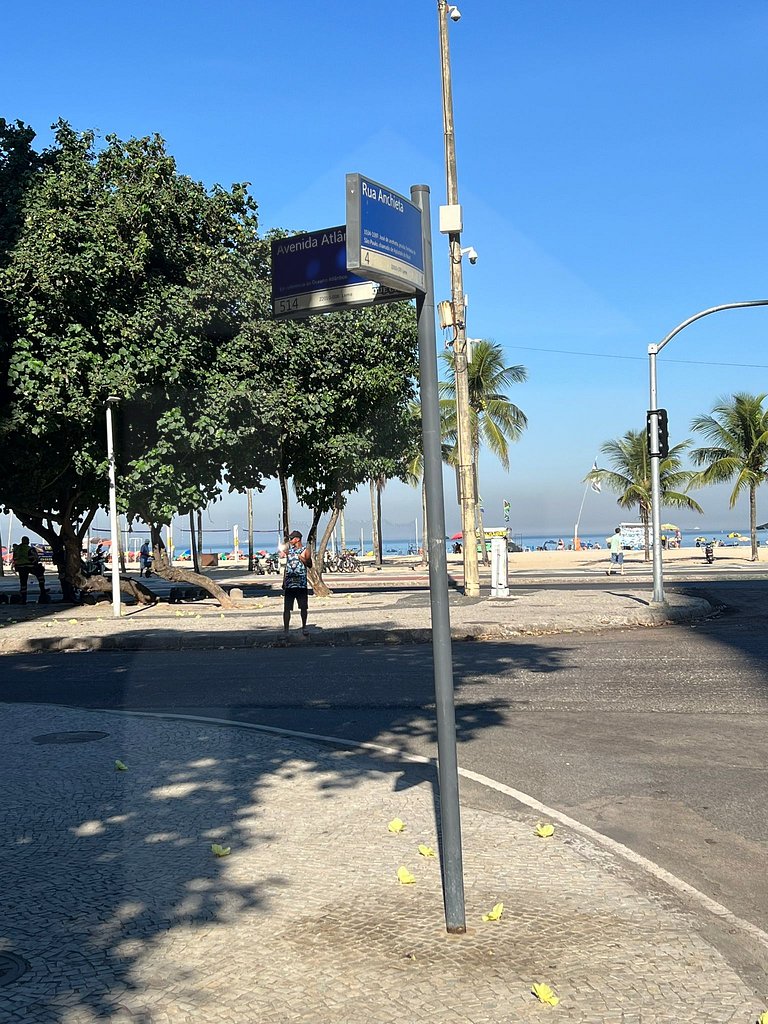 Estúdio Moderno e Acolhedor para Casal no Leme