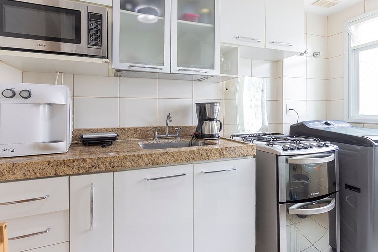 Comfortable 2BR Apt 5 Min to the Beach