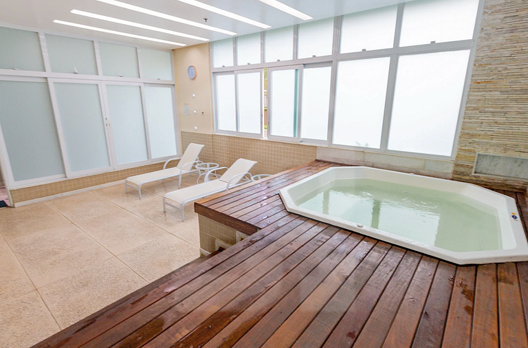 Comfortable 2BR Apt 5 Min to the Beach