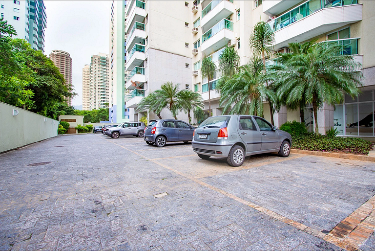 Comfortable 2BR Apt 5 Min to the Beach