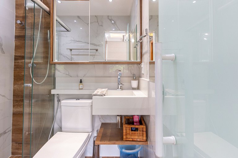 Cozy Retreat Just 2 Minutes from the Beach!