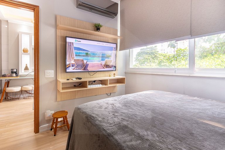 Cozy Retreat Just 2 Minutes from the Beach!