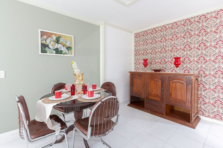 Lazer Completo na Barra: Piscina, Sauna e Mar