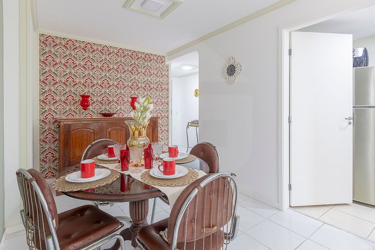 Lazer Completo na Barra: Piscina, Sauna e Mar