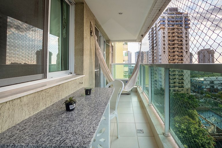 Lazer Completo na Barra: Piscina, Sauna e Mar