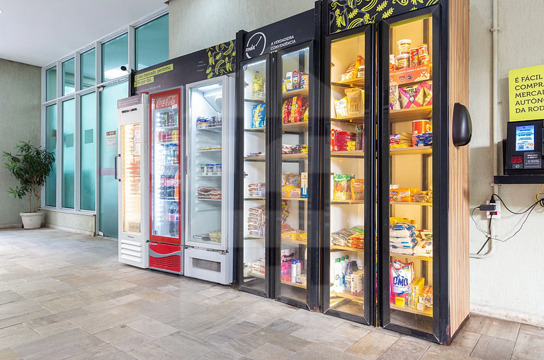 Lazer Completo na Barra: Piscina, Sauna e Mar