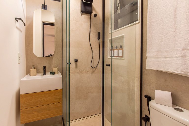 Cozy Retreat in Ipanema, Near Leblon