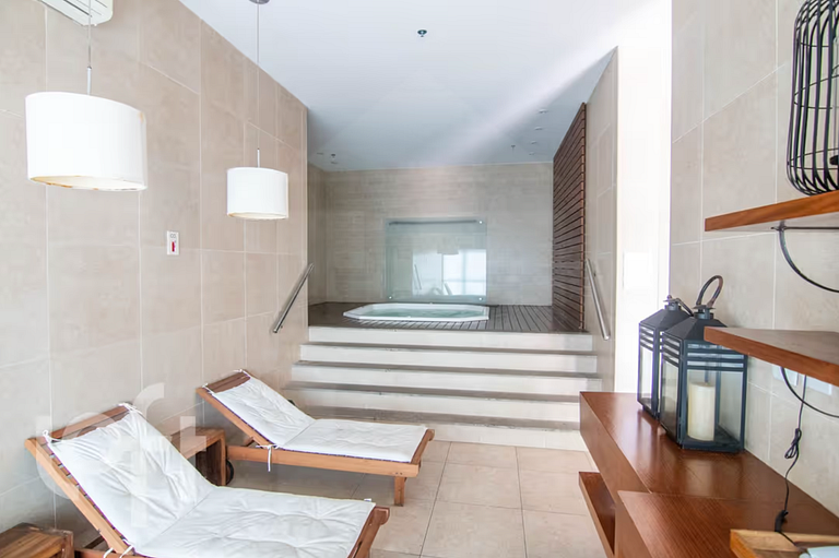 Piscina, academia e spa no coração do Rio