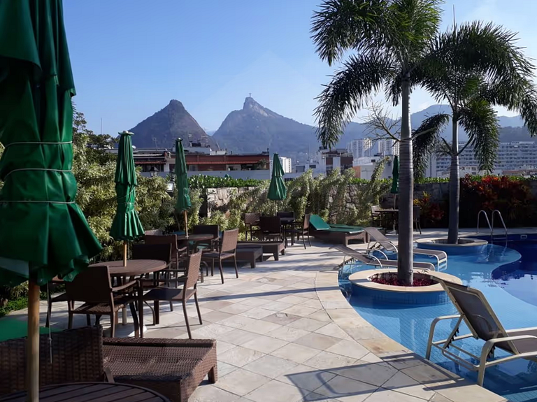 Piscina, academia e spa no coração do Rio