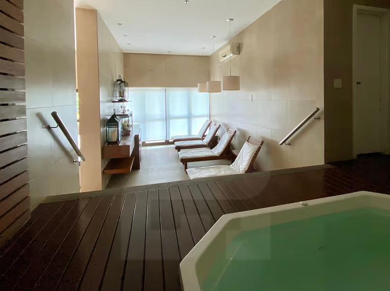 Piscina, academia e spa no coração do Rio