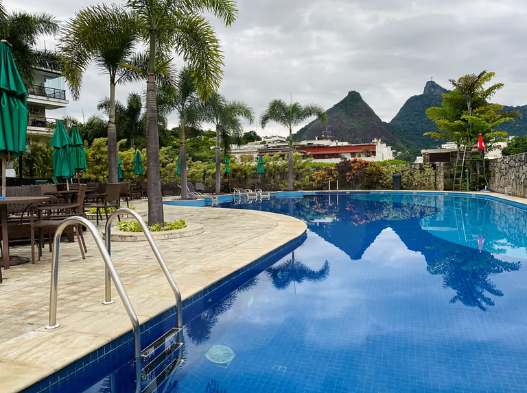 Piscina, academia e spa no coração do Rio