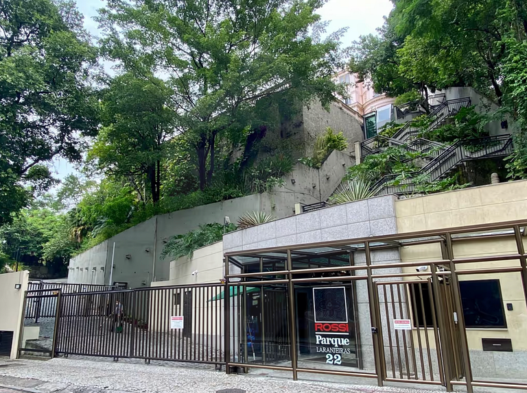 Piscina, academia e spa no coração do Rio