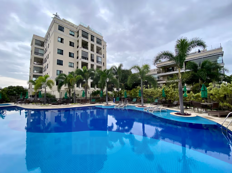 Piscina, academia e spa no coração do Rio