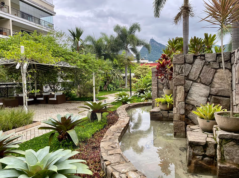 Piscina, academia e spa no coração do Rio