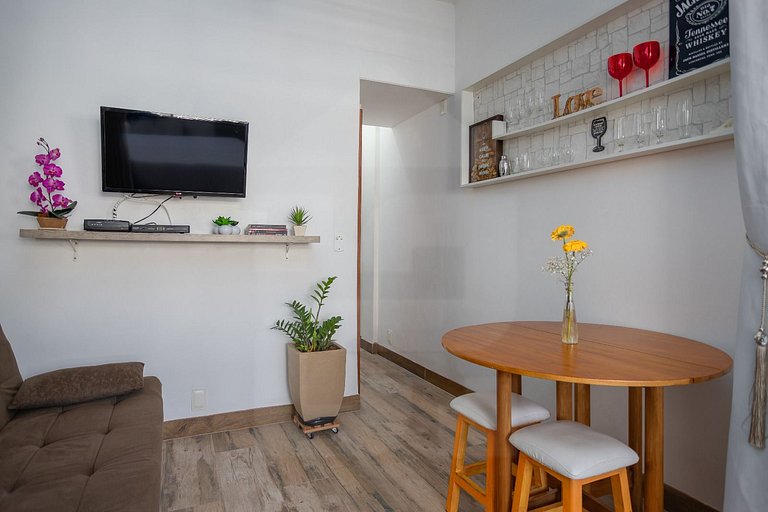 Apê reformado de 30 m² no coração de Copacabana