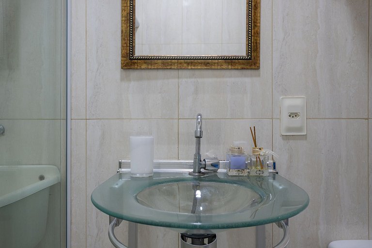 Apê reformado de 30 m² no coração de Copacabana | Haelo