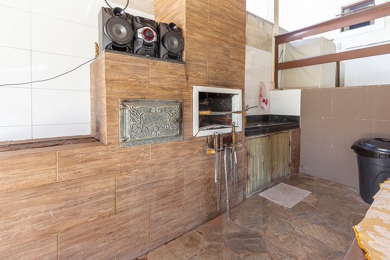 Beautiful ranch with lake and sea view in Maricá