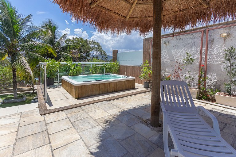 Beautiful ranch with lake and sea view in Maricá