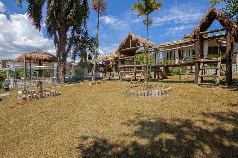 Beautiful ranch with lake and sea view in Maricá
