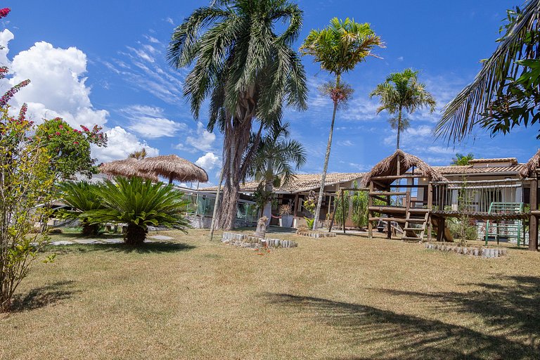 Beautiful ranch with lake and sea view in Maricá