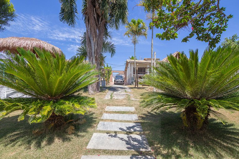 Beautiful ranch with lake and sea view in Maricá