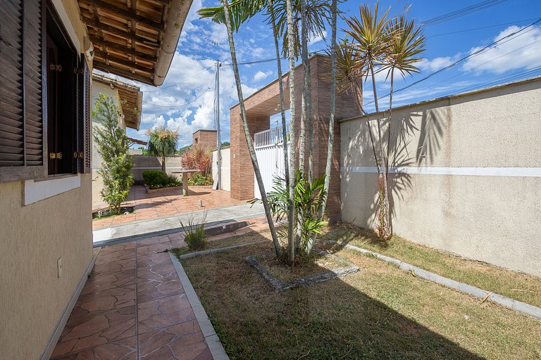 Beautiful ranch with lake and sea view in Maricá