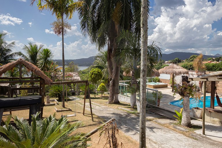 Beautiful ranch with lake and sea view in Maricá