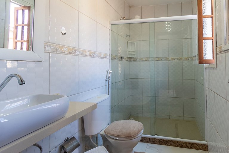 Beautiful ranch with lake and sea view in Maricá