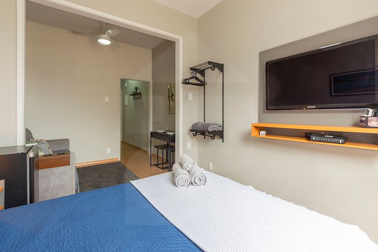 Estudio Encantador con Vista Lateral a la Playa