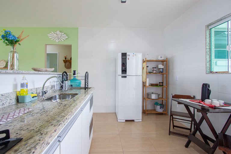 Casa Charmosa com Lagoa e Lazer em Arraial