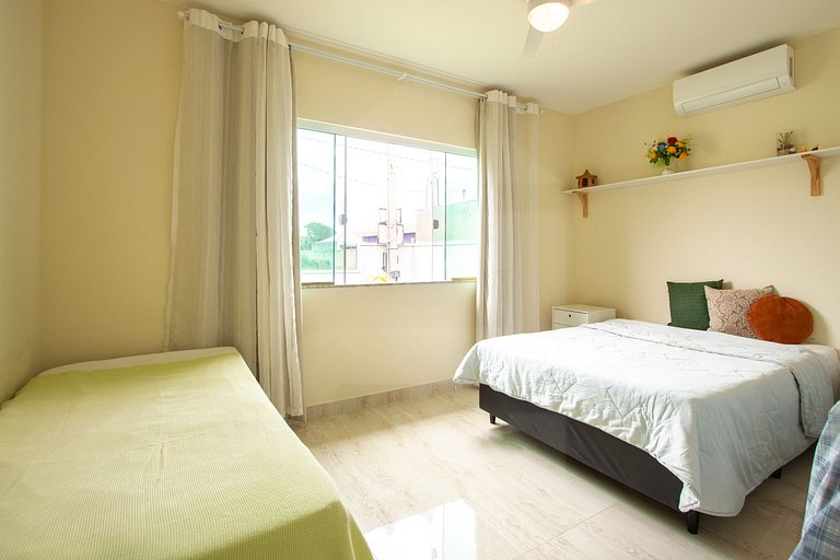 Casa Charmosa com Lagoa e Lazer em Arraial