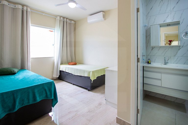 Casa Charmosa com Lagoa e Lazer em Arraial