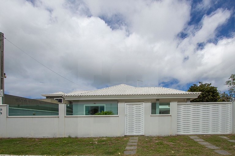 Casa Encantadora con Laguna y Ocio en Arraial