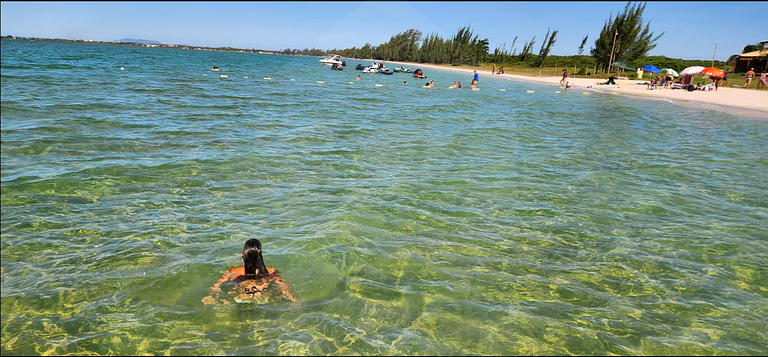 Casa Charmosa com Lagoa e Lazer em Arraial