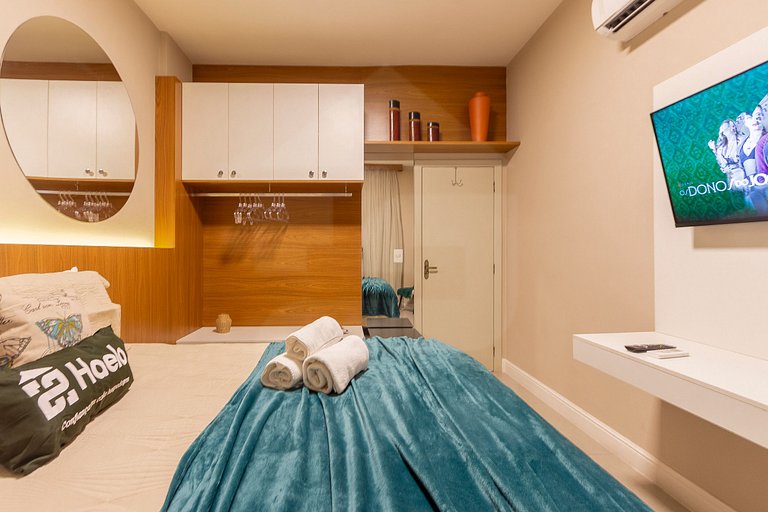 Moderno com ar ao lado do metro a 2min da praia