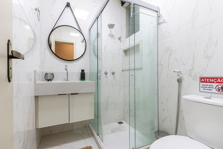 Modern with AC, 2 min from Copacabana beach | Haelo