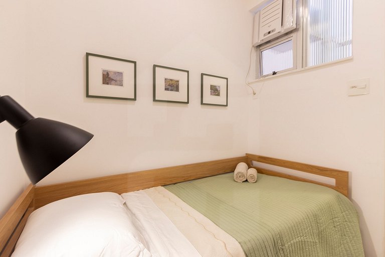 2 bedrooms with AC, near the beach and metro