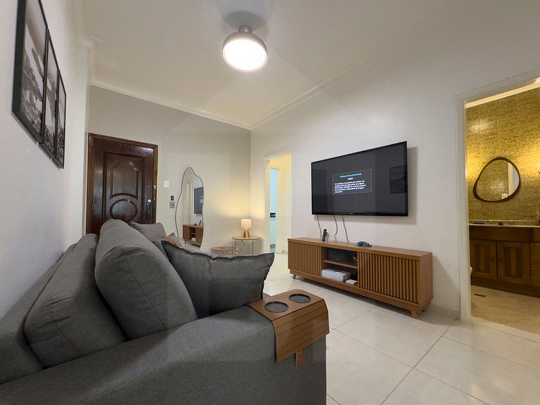 Spacious & Cozy by Copacabana Beach