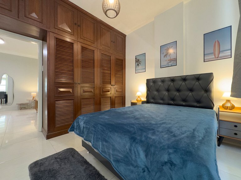 Spacious & Cozy by Copacabana Beach