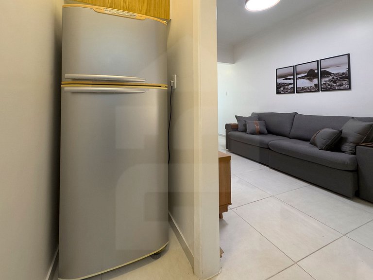 Spacious & Cozy by Copacabana Beach