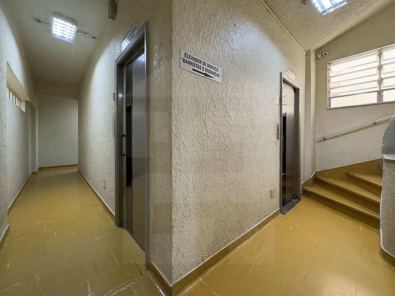 Spacious & Cozy by Copacabana Beach