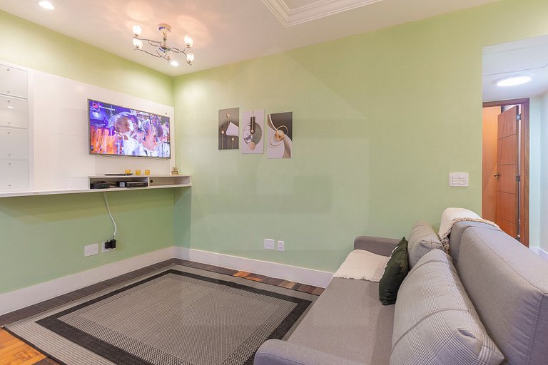 Excellent location in Copacabana, close to the sea