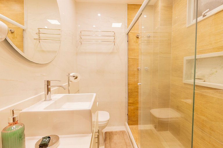 Excellent location in Copacabana, close to the sea