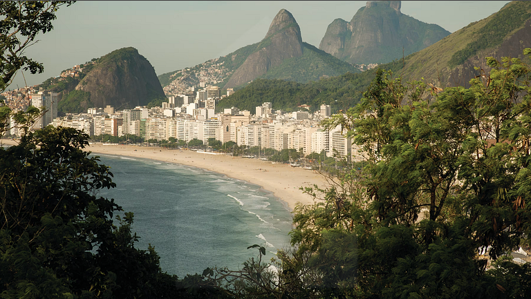 Excellent location in Copacabana, close to the sea