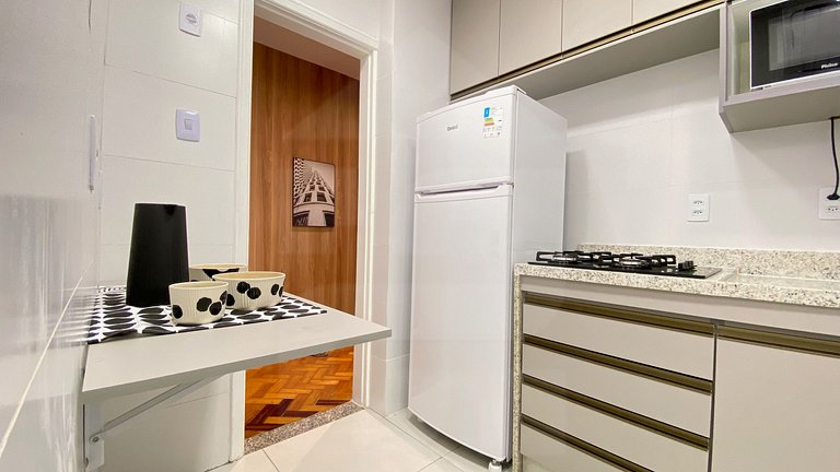 Spacious and elegant 200m from Copacabana Beach