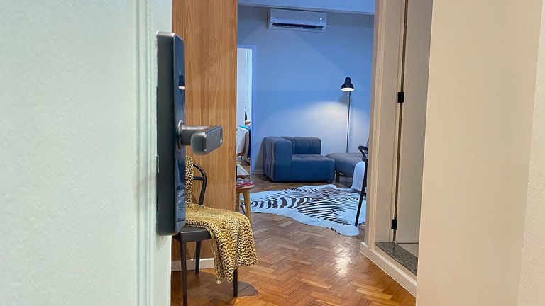 Spacious and elegant 200m from Copacabana Beach