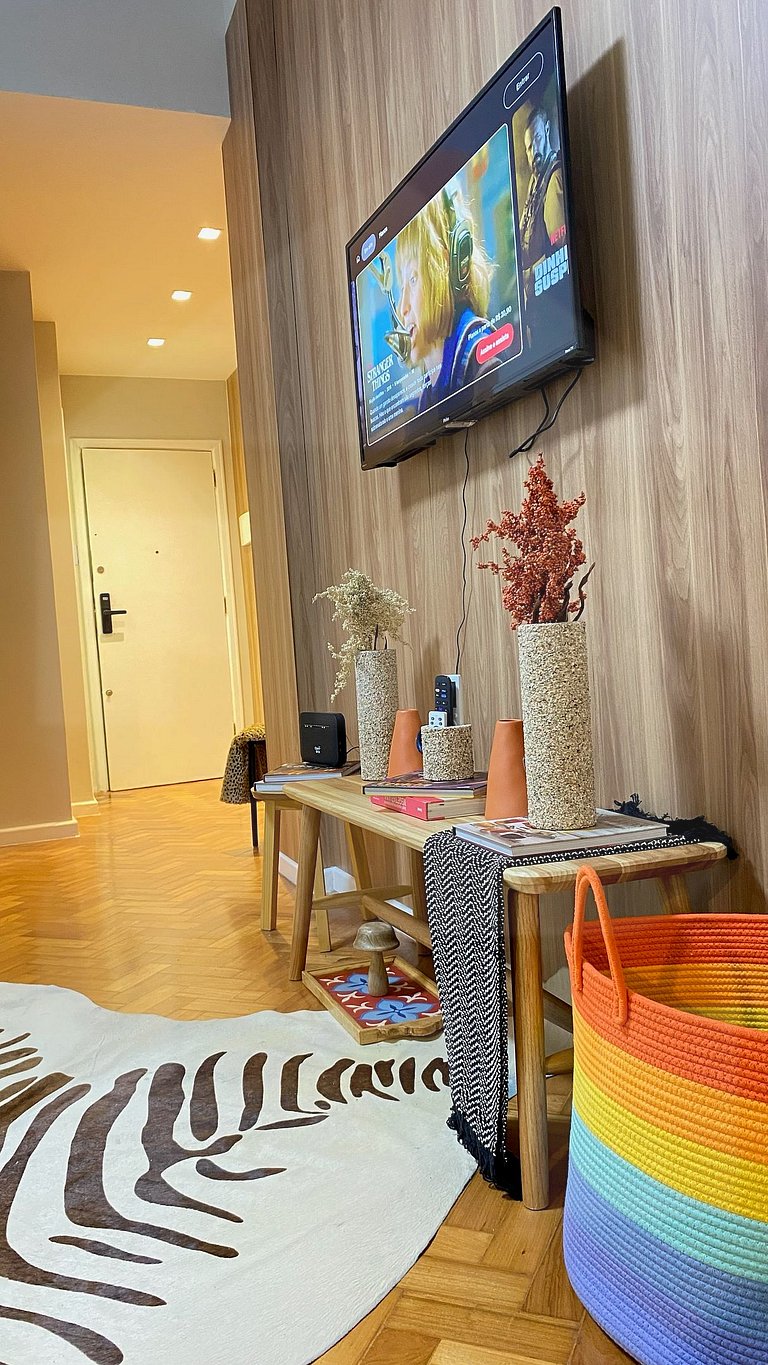 Spacious and elegant 200m from Copacabana Beach