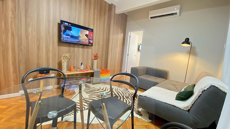 Spacious and elegant 200m from Copacabana Beach