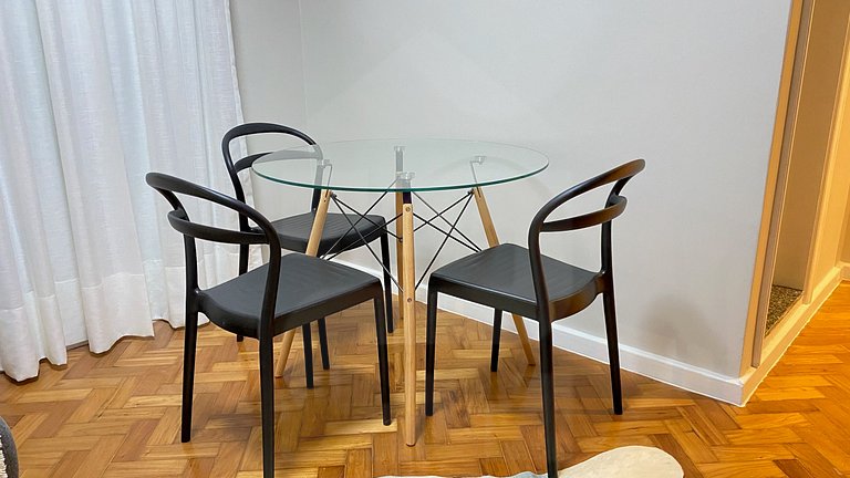 Spacious and elegant 200m from Copacabana Beach