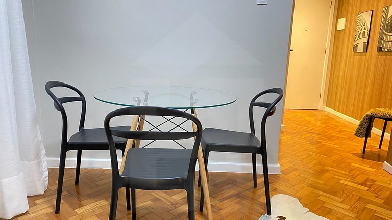 Spacious and elegant 200m from Copacabana Beach